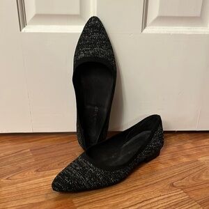 Bella Vita Black and Gray Flats